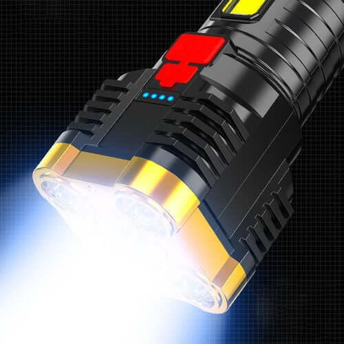High power tactical flashlight